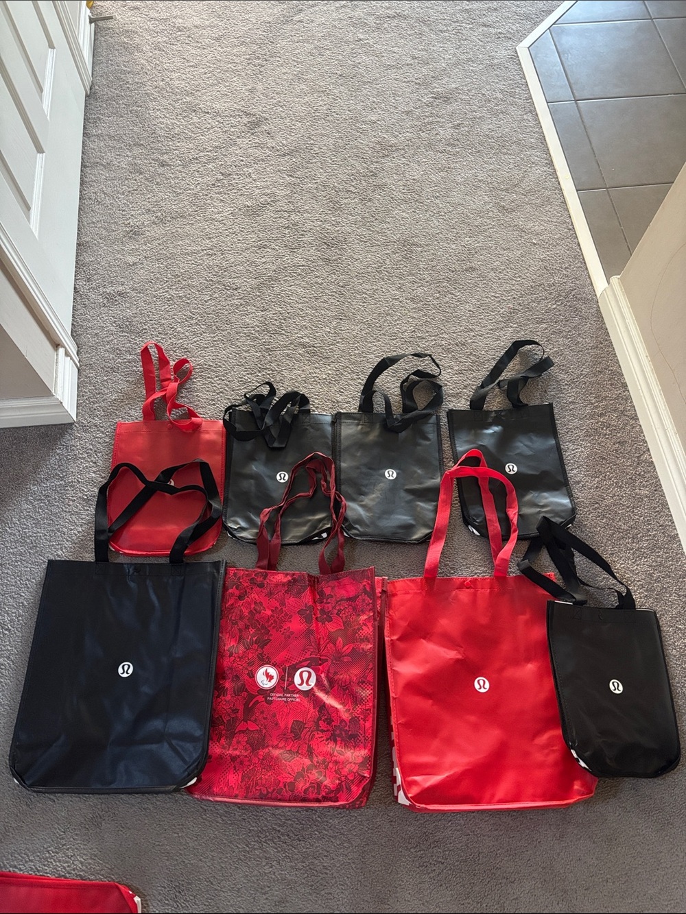 Nwt! lululemon athletica Red and Black Reusable Tote Bag Set